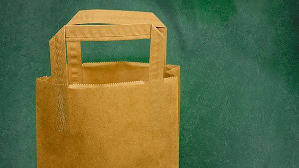 Få dine egne unikke papirsposer med hank Papirspose med hank til butikker og virksomheder